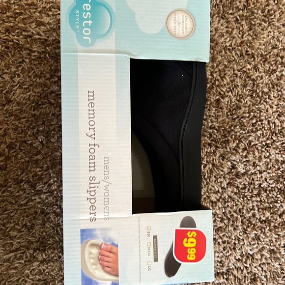 Memory foam slippers - Picture 1 of 3